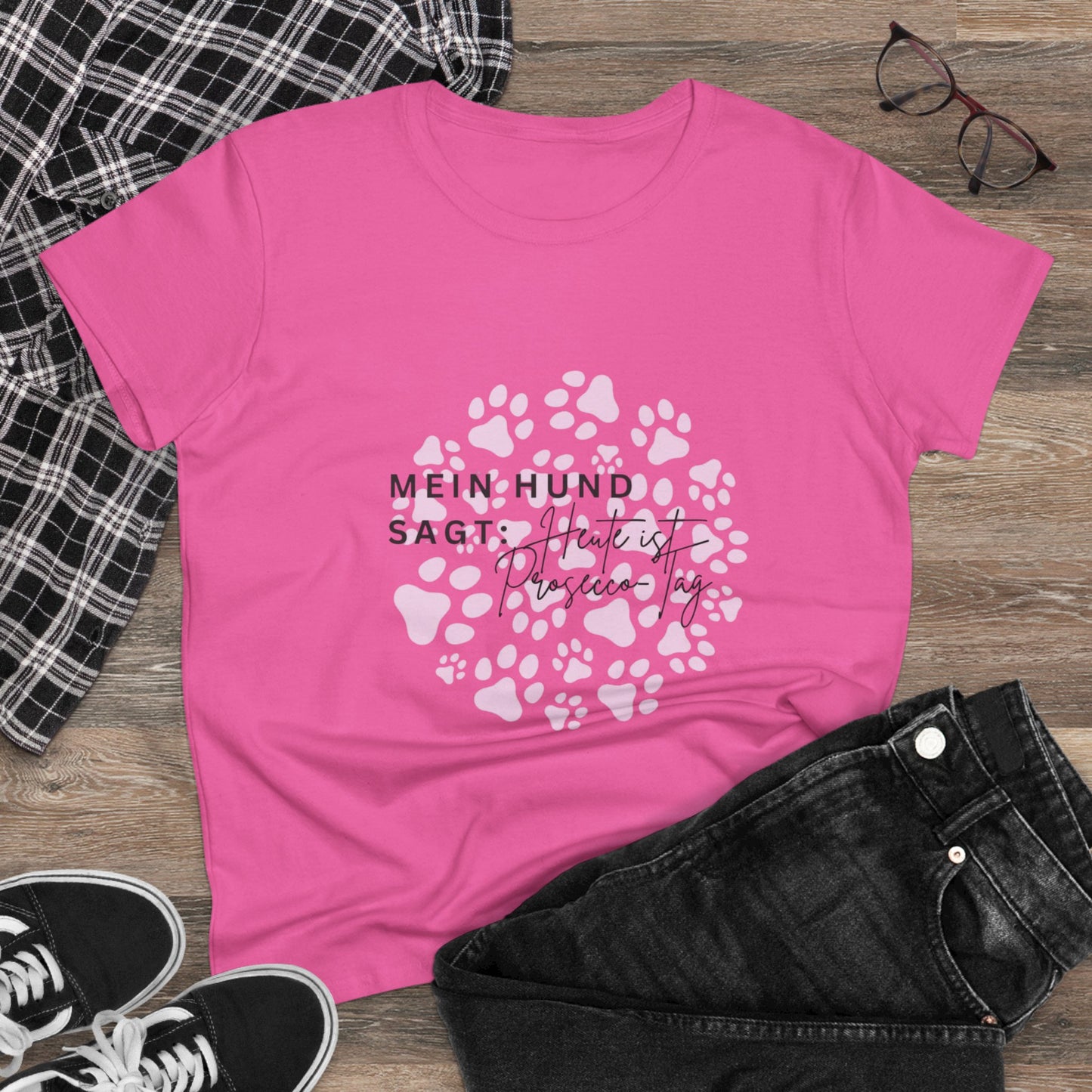 Dog Mom T-Shirt — „Mein Hund sagt: Heute ist Prosecco-Tag“ Damen-T-Shirt