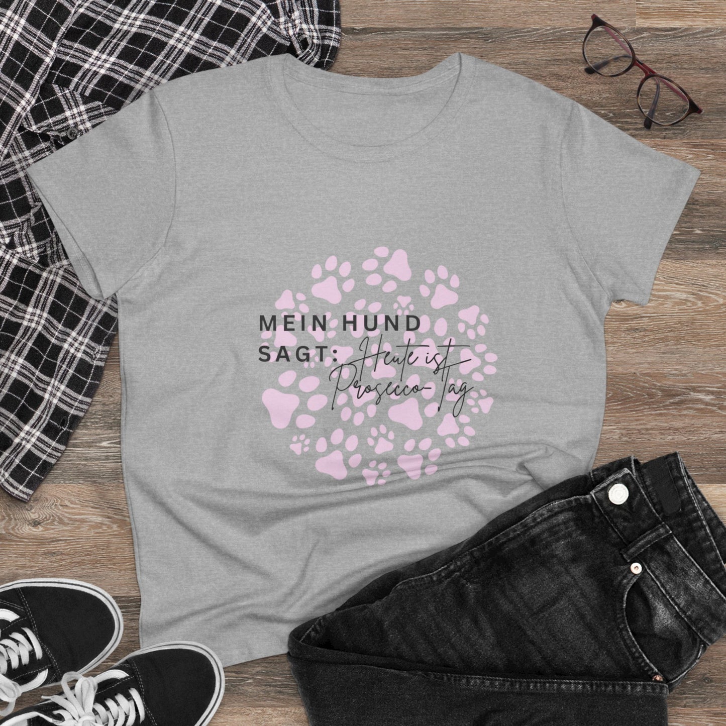 Dog Mom T-Shirt — „Mein Hund sagt: Heute ist Prosecco-Tag“ Damen-T-Shirt