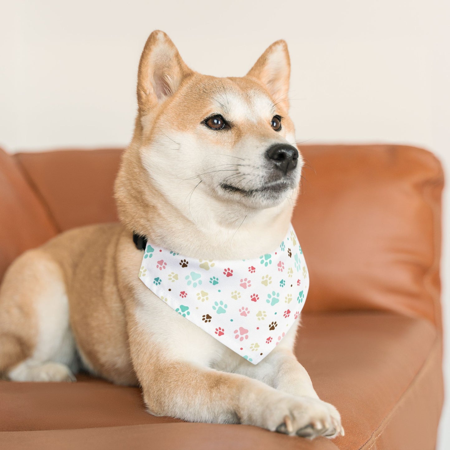 Pastellfarbenes Pfoten-Print Bandana-Halsband – Süßes Accessoire für Hunde