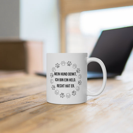 Tasse, Keramik,  weiß,  Hund, Spruch, Witzig, Motiv , Geschenk Hundebesitzer, Mein Hund denkt ich bin ein Held- Recht hat er, 